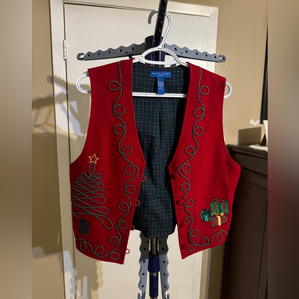 Vintage sweater, size small.